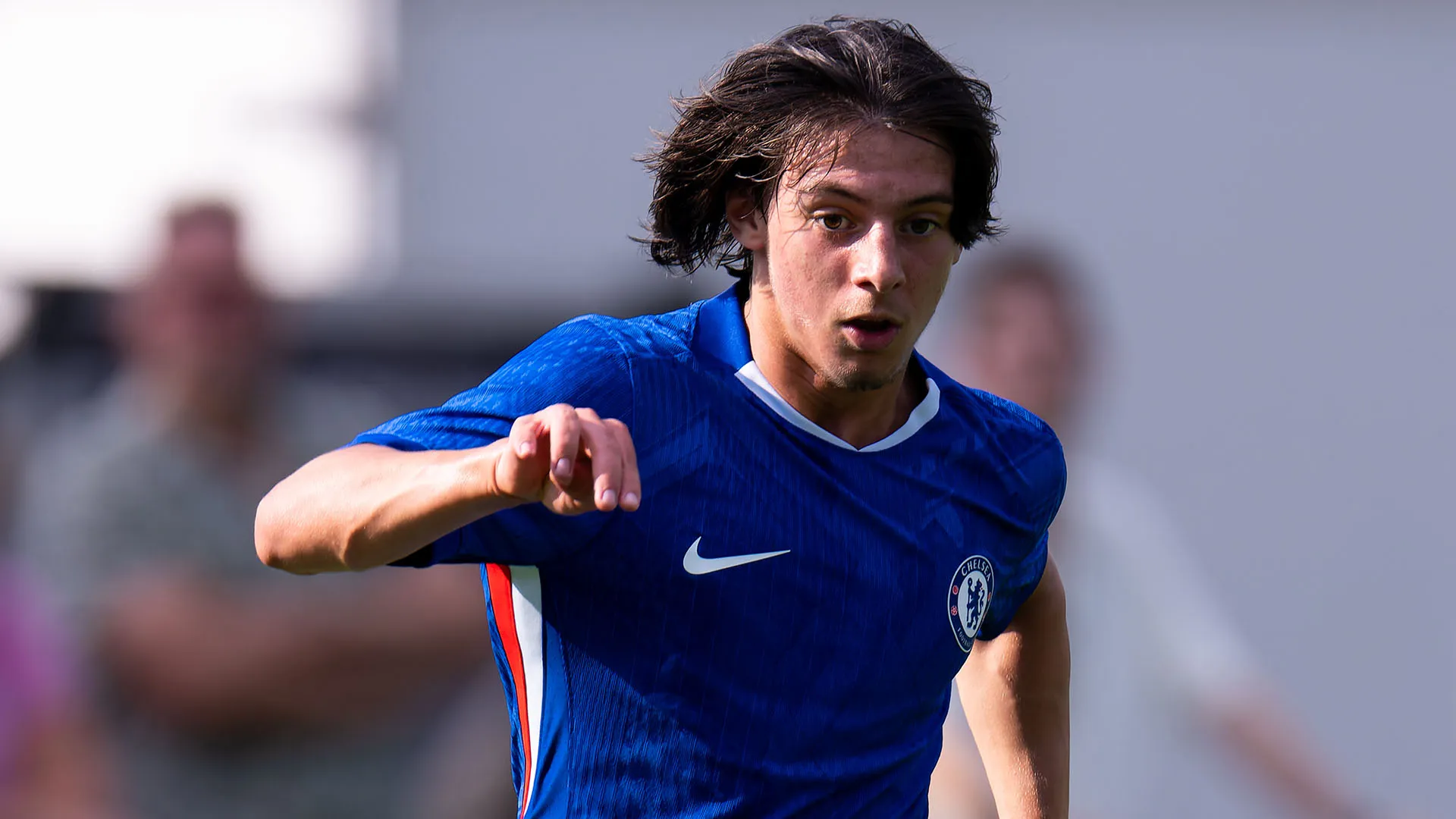 Stupisce la pazzesca somiglianza a Messi, sia nell'aspetto e statura, sia nelle sue movenze in campo