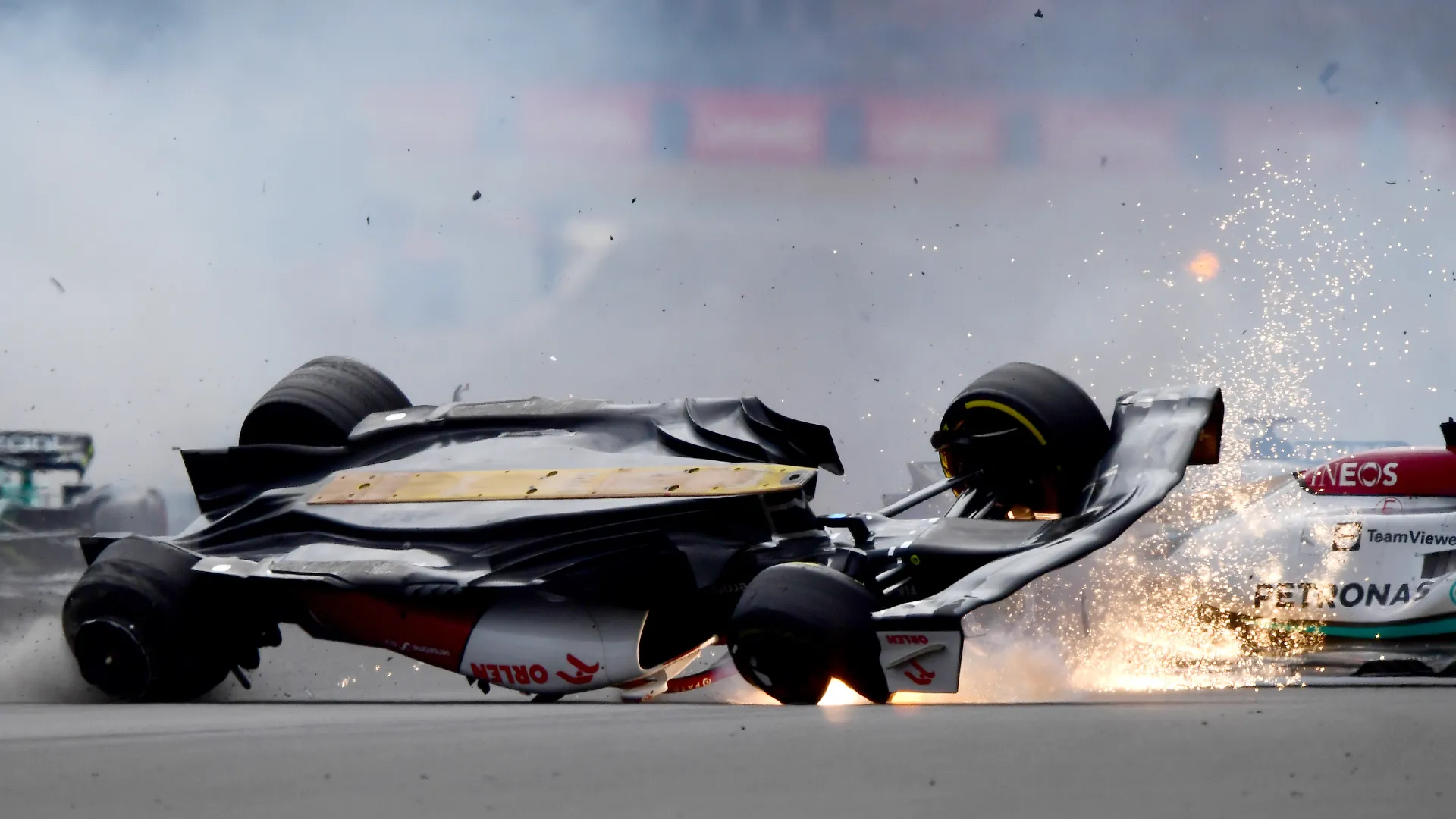 Guanyu Zhou fu protagonista di uno spettacolare e terribile incidente al via del Gran Premio di Gran Bretagna del 2022