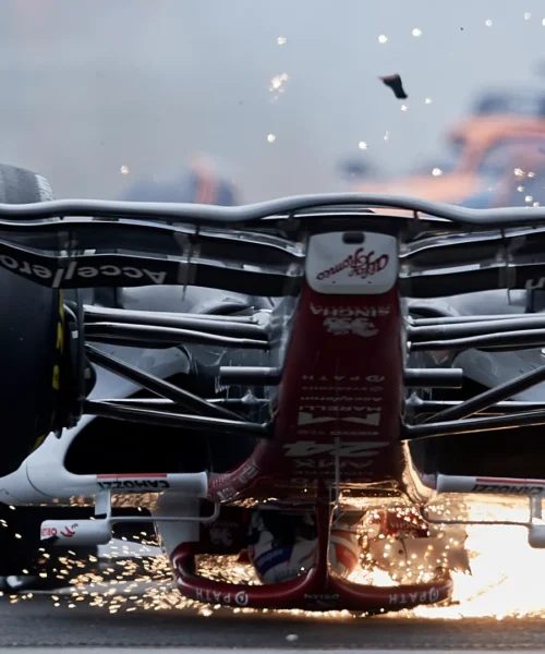 E’ fortunato ad essere vivo dopo uno degli incidenti più impressionanti in F1: foto
