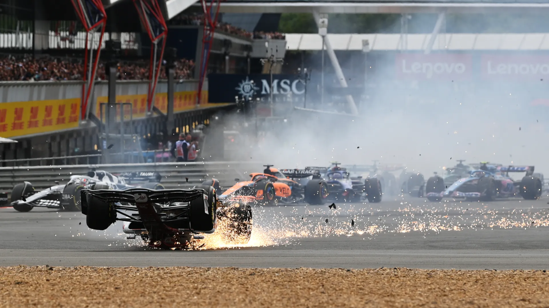 "A quel punto ho cercato di mettermi nella posizione più sicura in attesa che arrivasse l'ultimo impatto"