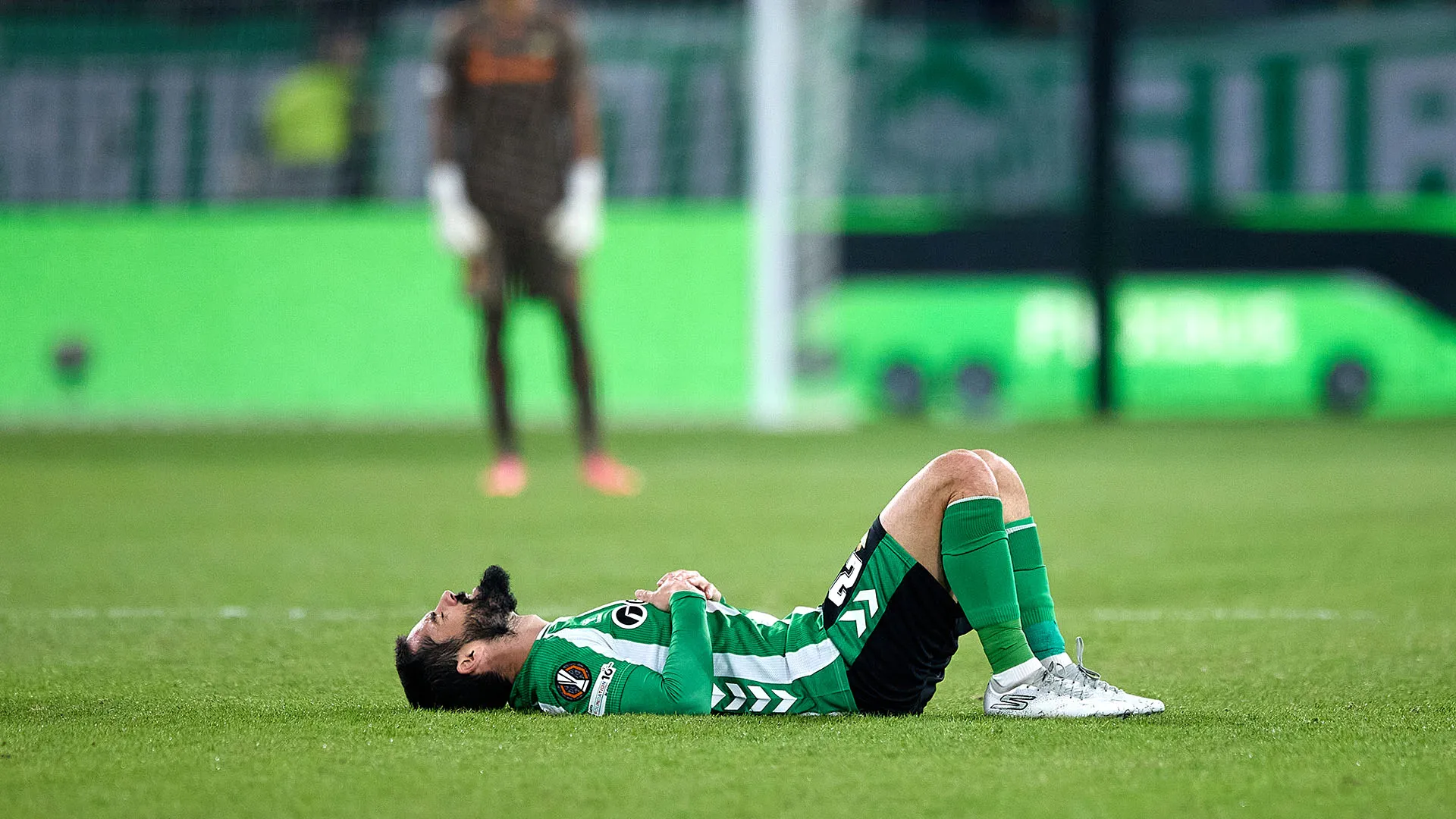 Sfortunatissimi Amrabat ed Isco, entrambi costretti alla sostituzione durante la sfida con l'Utrecht
