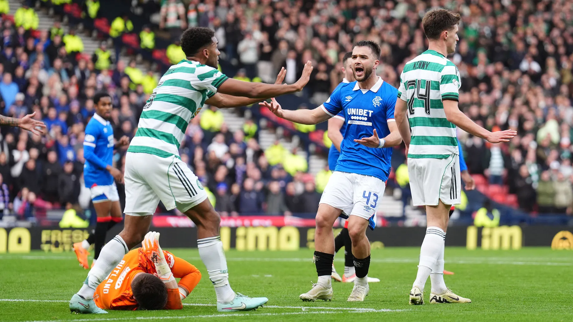 L'arbitro, però, non ha potuto ignorare la pericolosità dell'intervento...