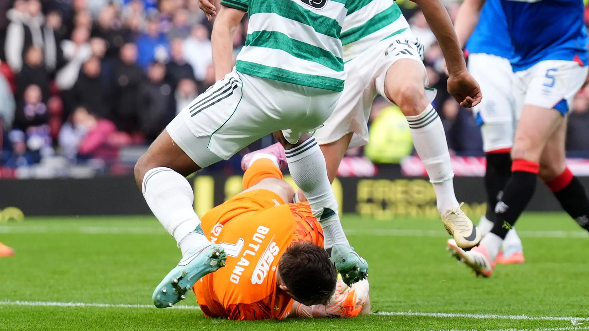 Trusty stava tentando di intercettare il pallone quando Butland è uscito con coraggio