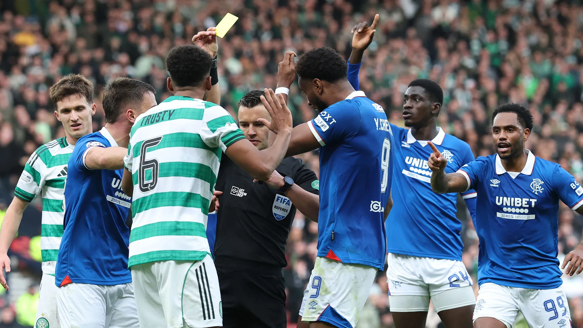 L'arbitro non ha cambiato idea e ha confermato il giallo al numero 6 del Celtic