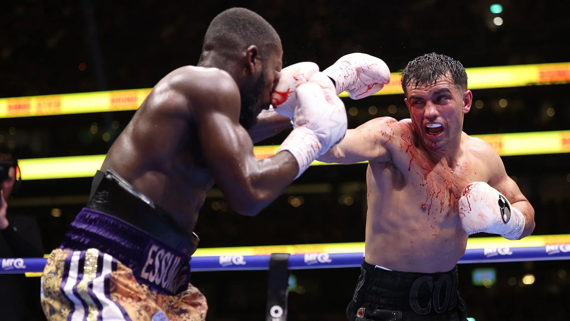 All'undicesimo round Catterall con un sinistro ha colpito duramente Essuman, che si è inginocchiato