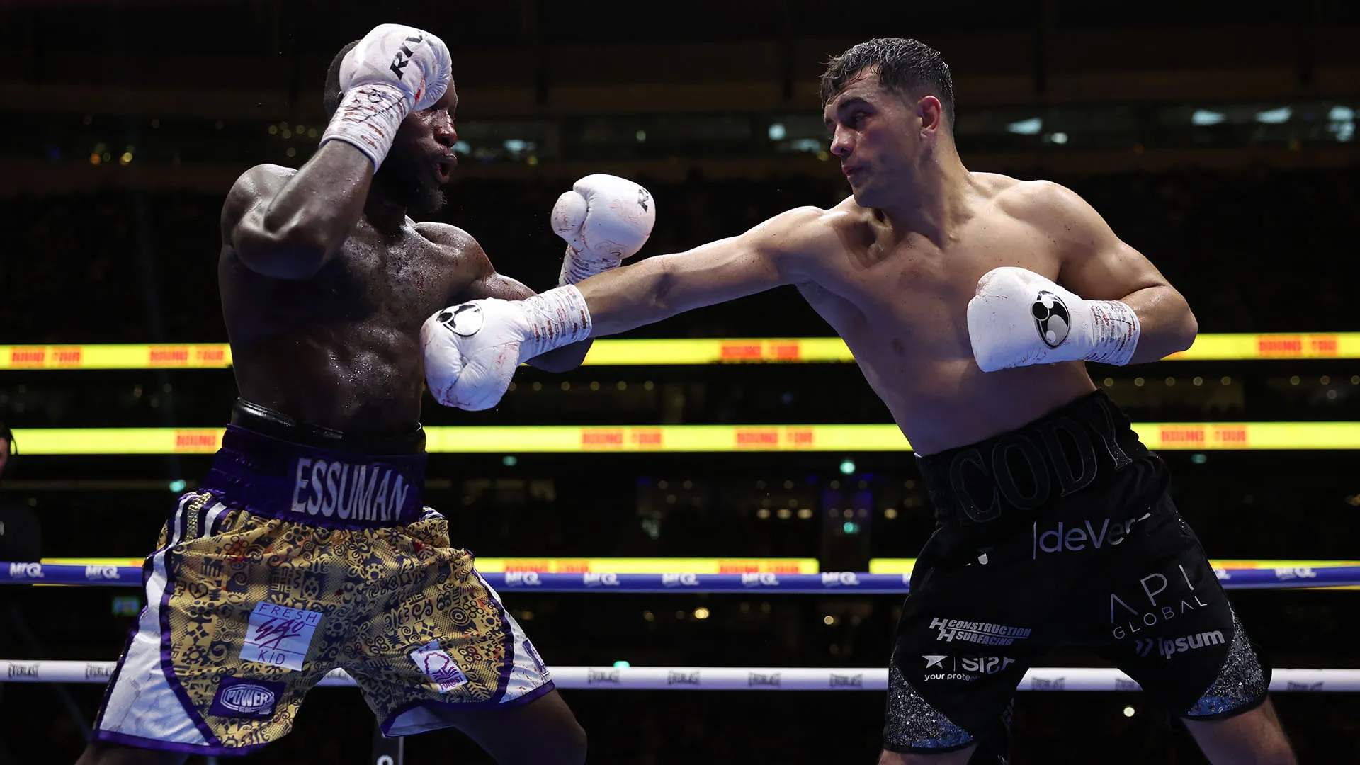 Brusco epilogo del match tra Ekow Essuman e Jack Catterall