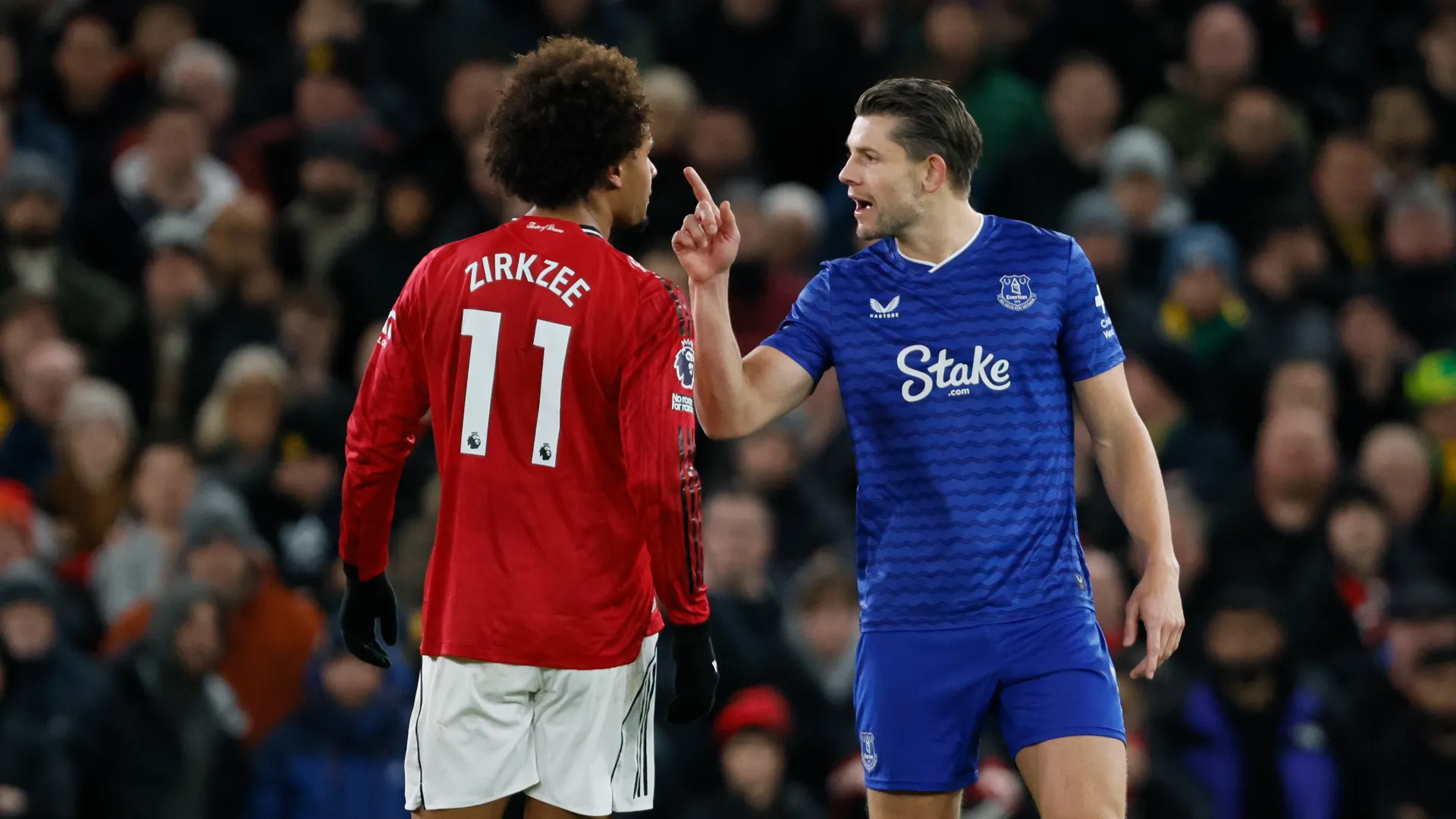 Nervi tesissimi tra l'attaccante del Manchester United e James Tarkowski