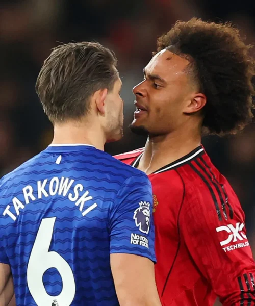 Joshua Zirkzee affronta l’avversario e scoppia la lite: immagini