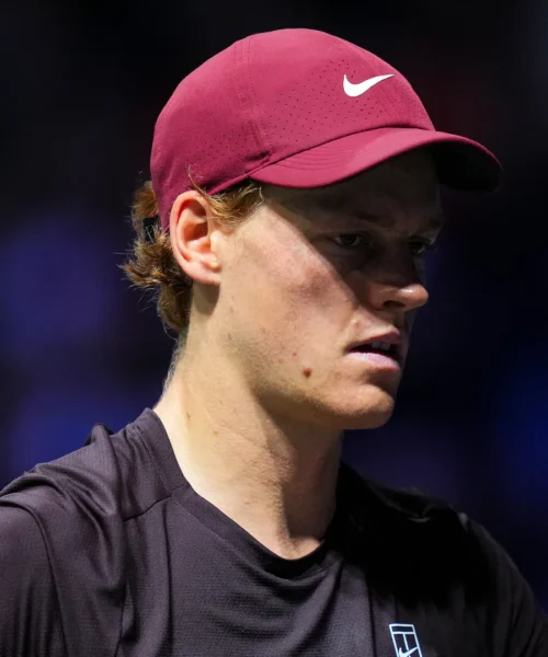 Yevgeny Kafelnikov prende di mira la vita privata di Jannik Sinner