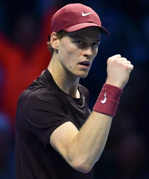 ATP Finals, Jannik Sinner fa ‘tredici’ con Alex de Minaur e vola in finale