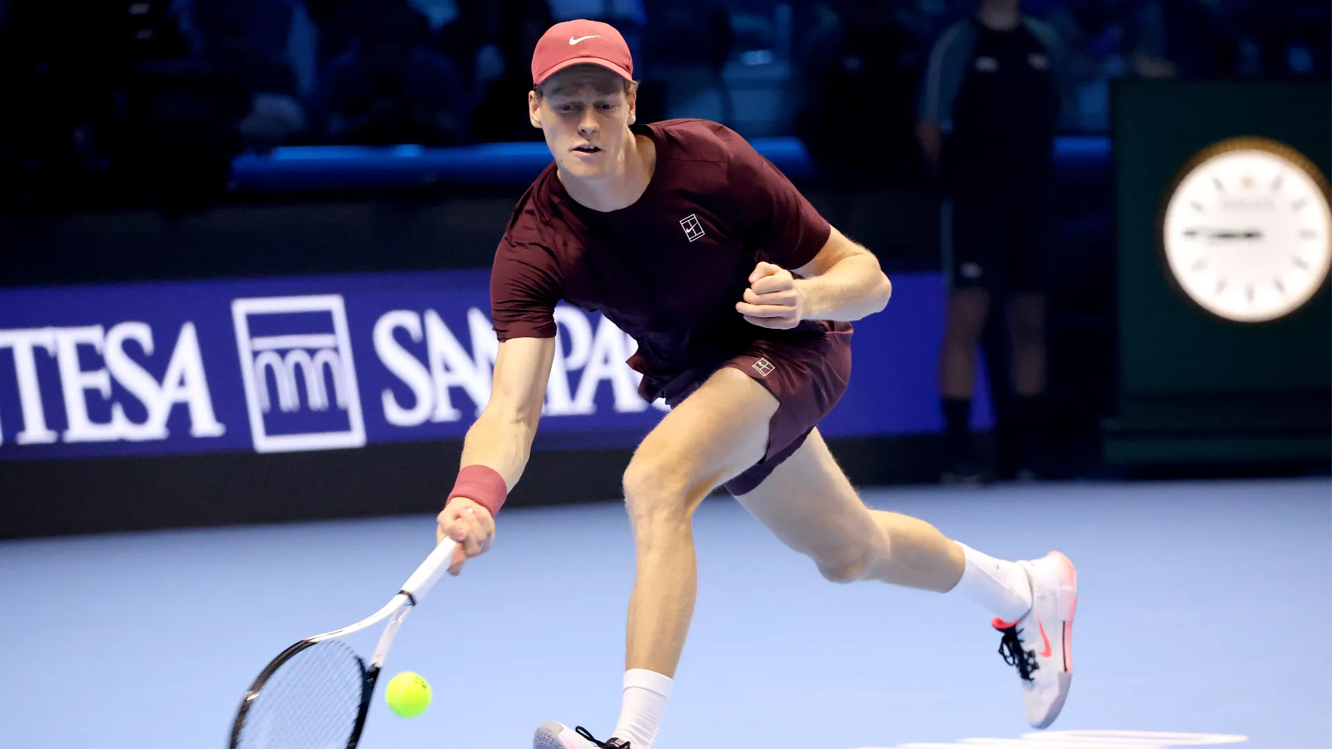 E neanche alle telecamere che lo seguono in ogni movimento.