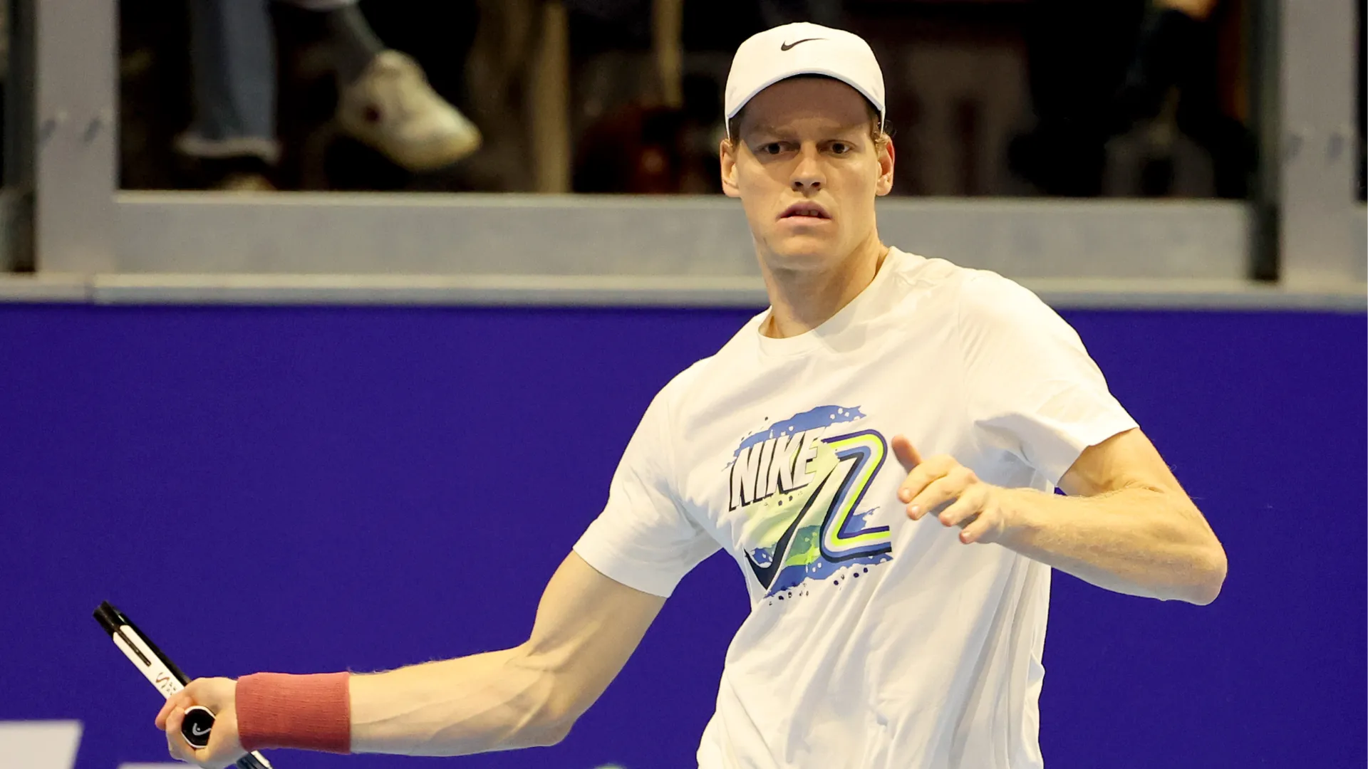 Qualche autografo e selfie con i bambini adoranti.