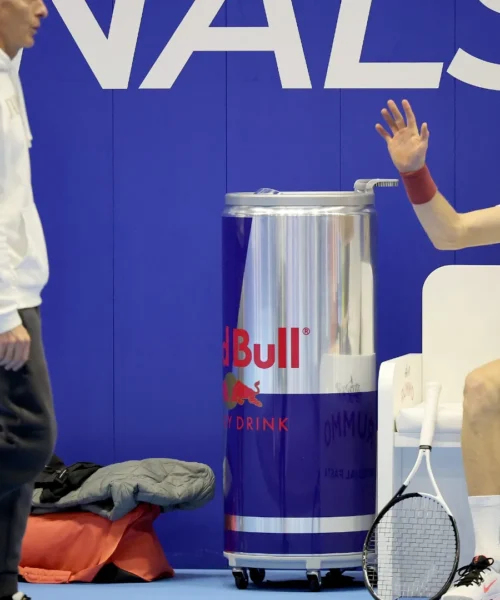 Jannik Sinner, l’allenatore fatto fuori per colpa di un servizio: che cos’è successo