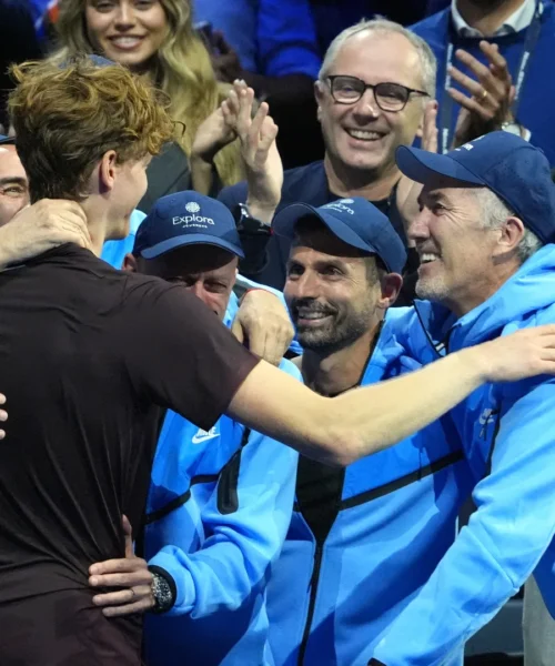 Simone Vagnozzi e Darren Cahill illustrano la strategia di Jannik Sinner per il 2026