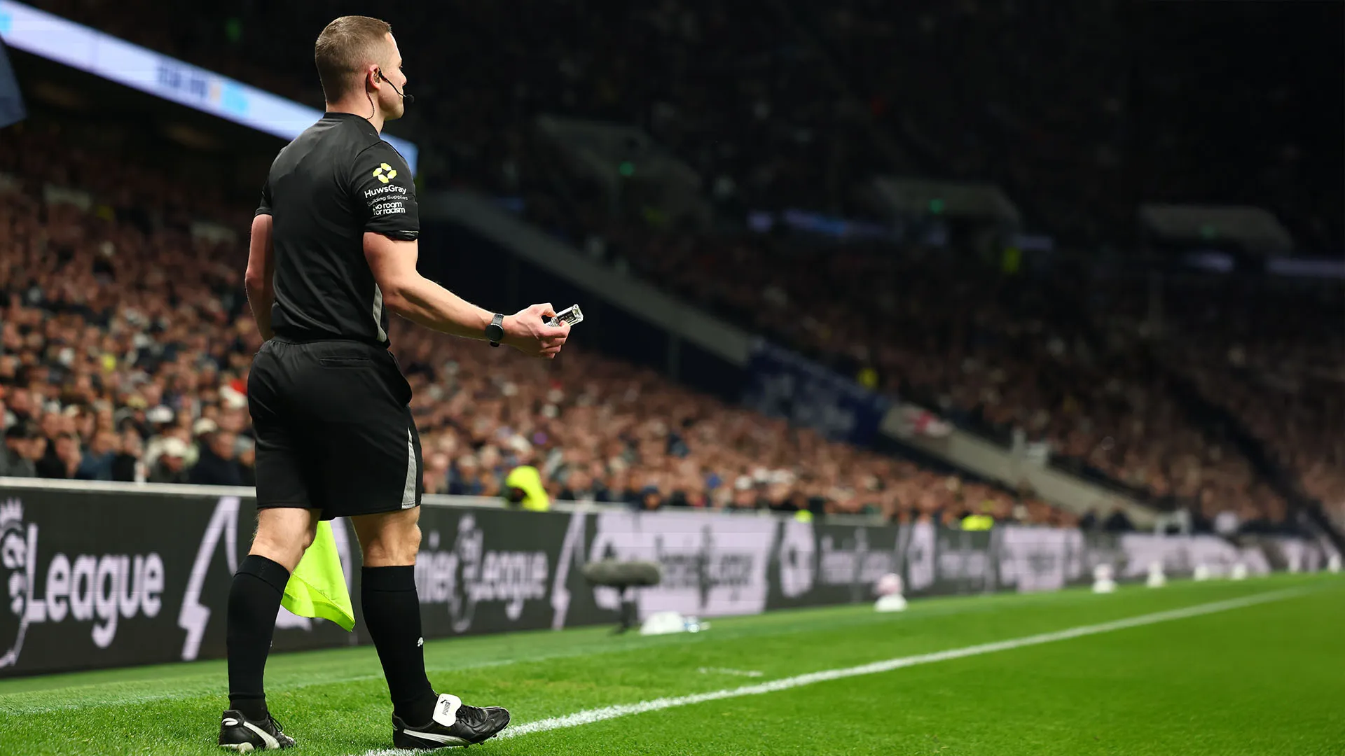 Episodio tristissimo durante la sfida tra Tottenham e Chelsea