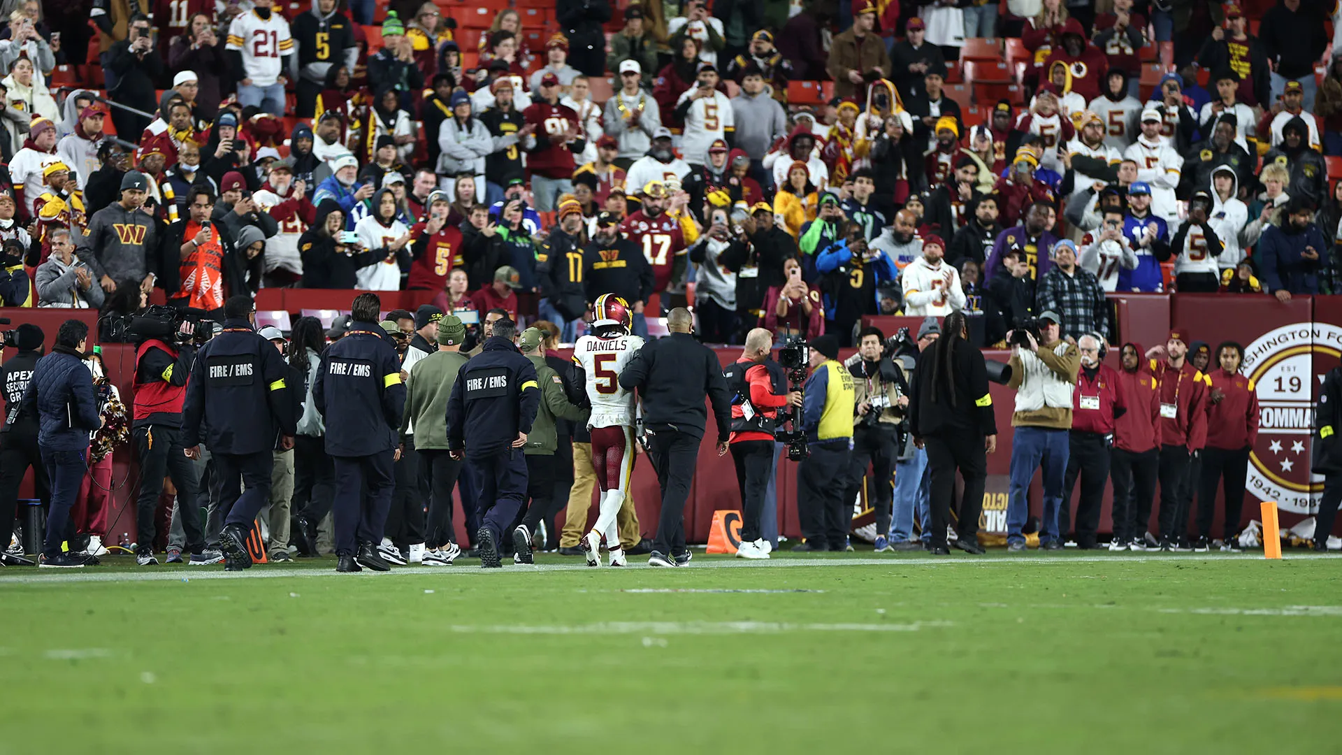 Chiaramente non poteva continuare a giocare ed è stato accompagnato fuori dallo staff medico