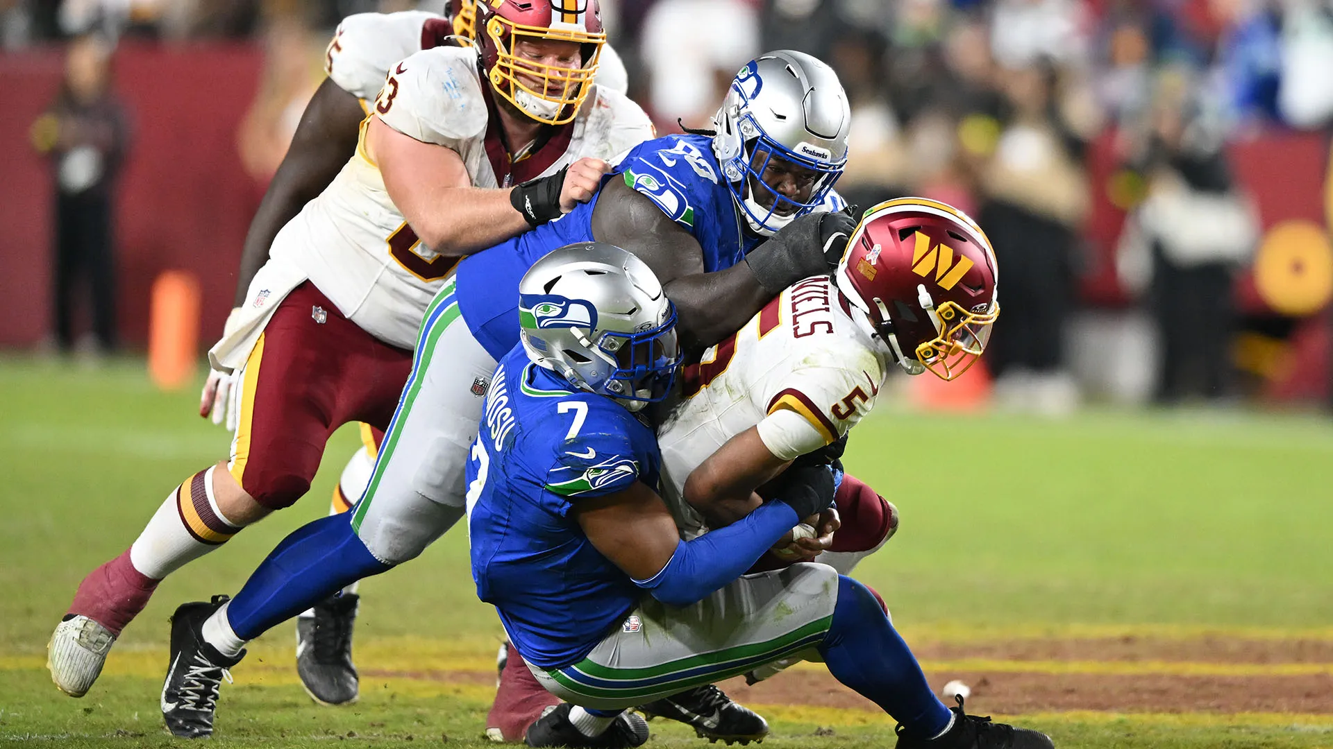 Ancora incerti i tempi di recupero di Jayden Daniels: dovrà fare altri esami e, in base agli esiti, si capirà il percorso di riabilitazione