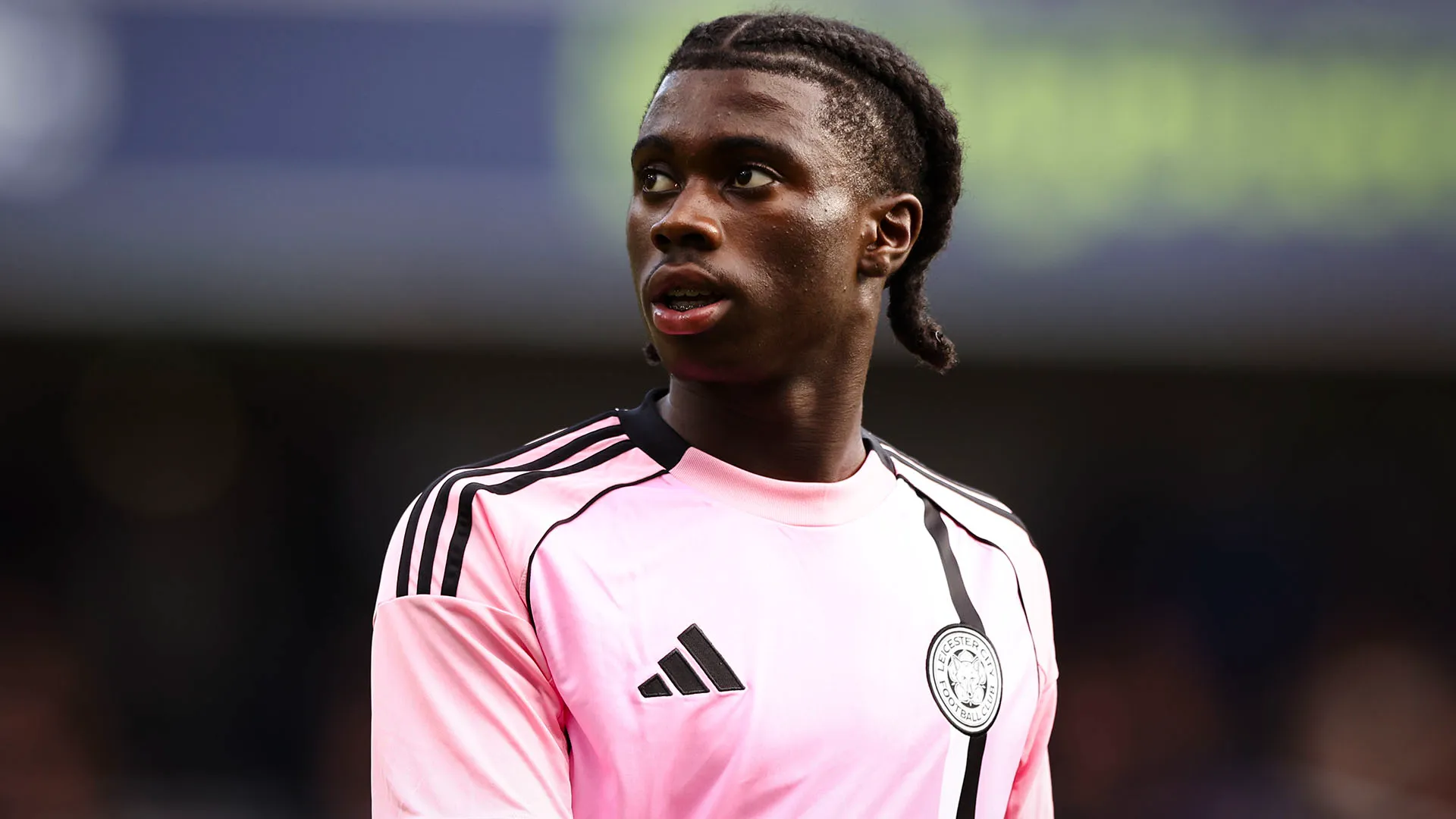 Nasce come esterno sinistro ma può tranquillamente giocare anche sull'altra fascia
