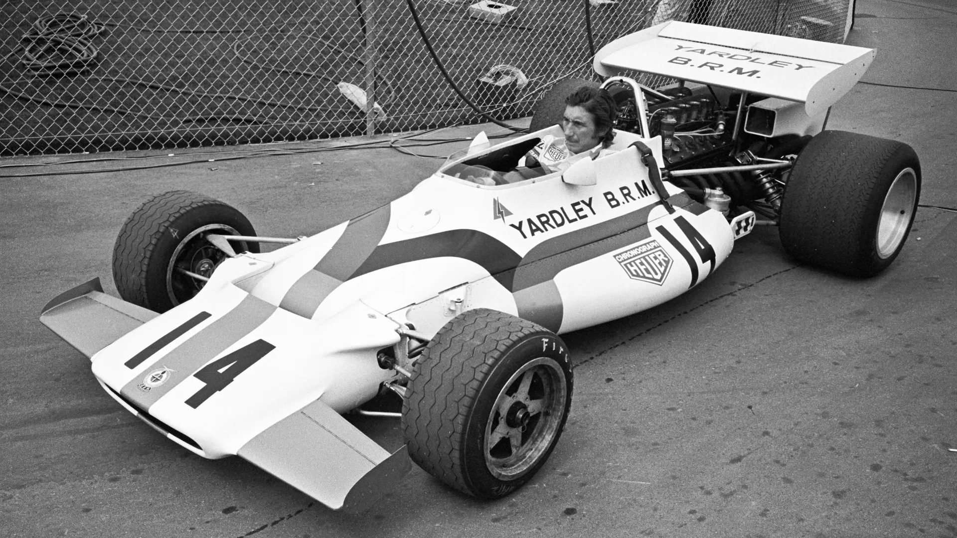 Nel 1984 Jean Tinguely dona alla città di Friburgo la Fontaine Jo Siffert.