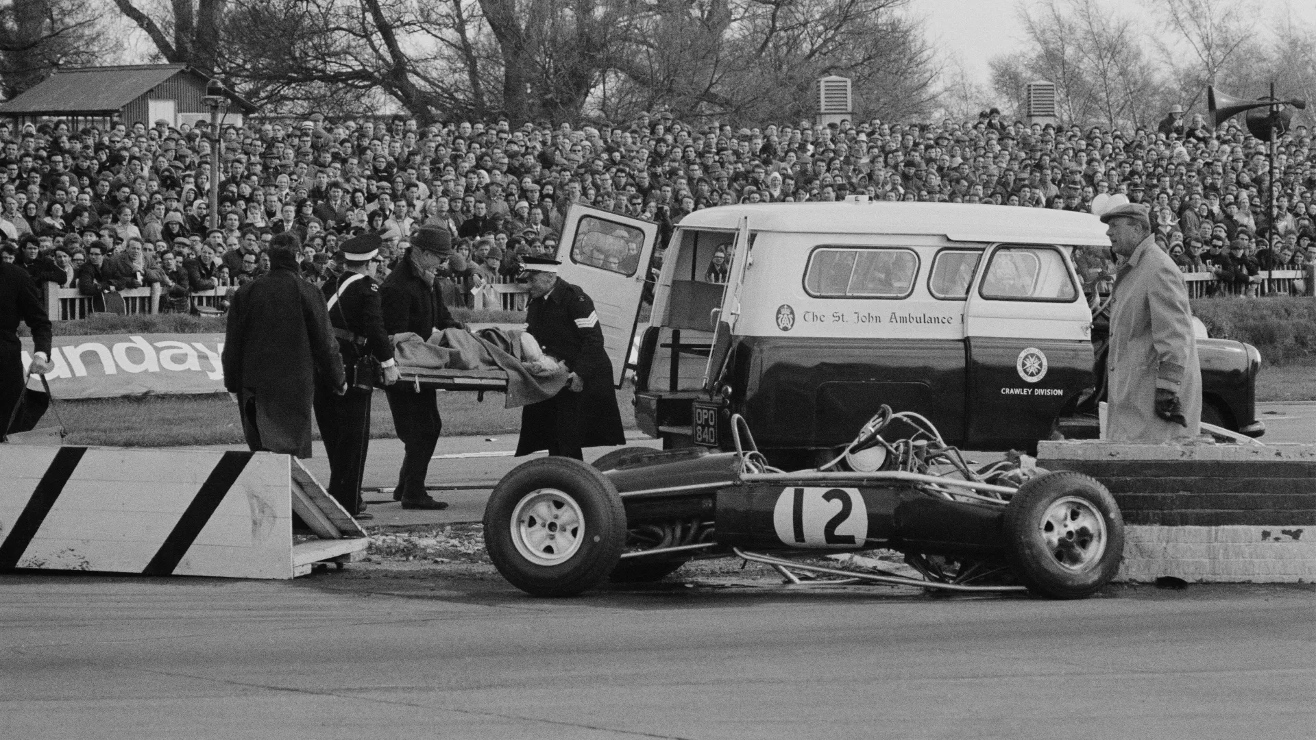 Muore a 35 anni nell'incidente di Brands Hatch il 24 ottobre 1971.