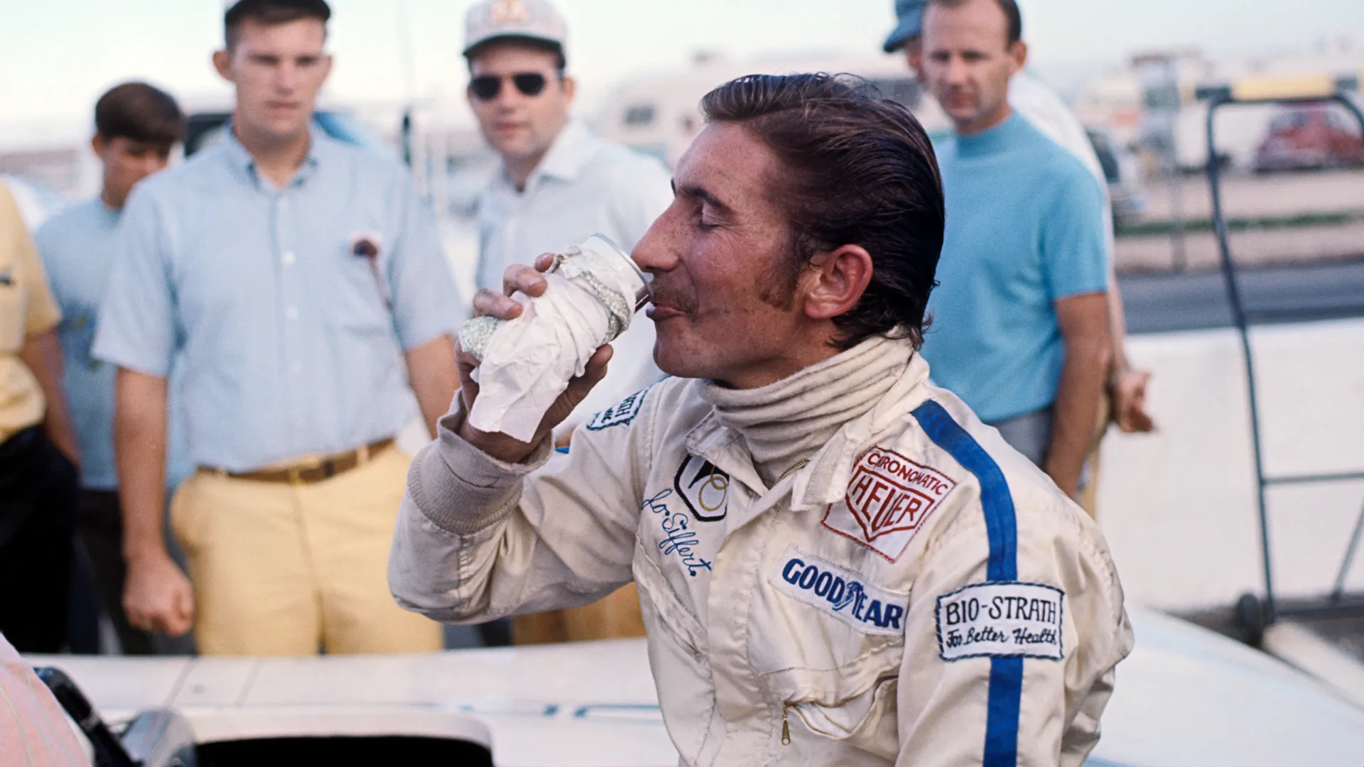 Partecipa anche a competizioni di Formula 2 e alla serie CanAm.