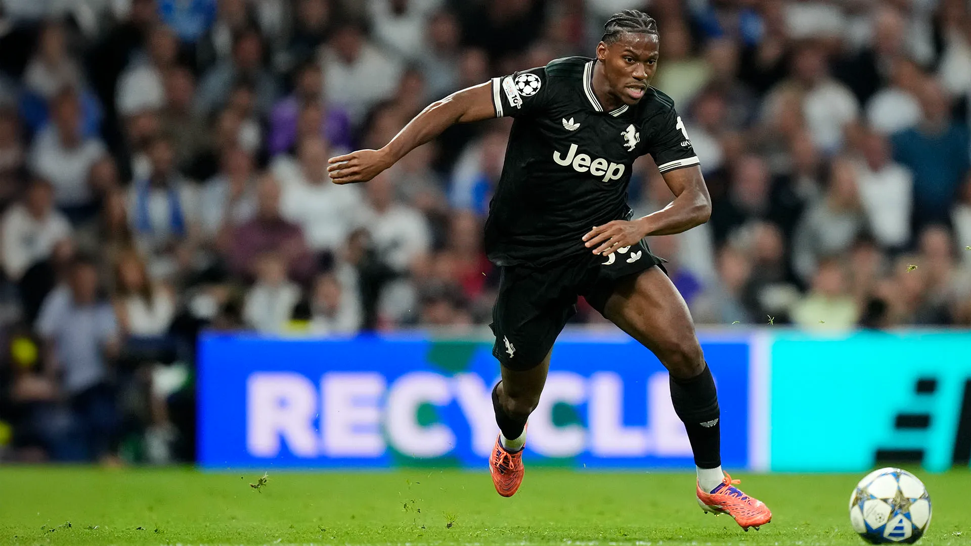 Secondo le indiscrezioni, il Bayern avrebbe allacciato i contatti con l'entourage del giocatore