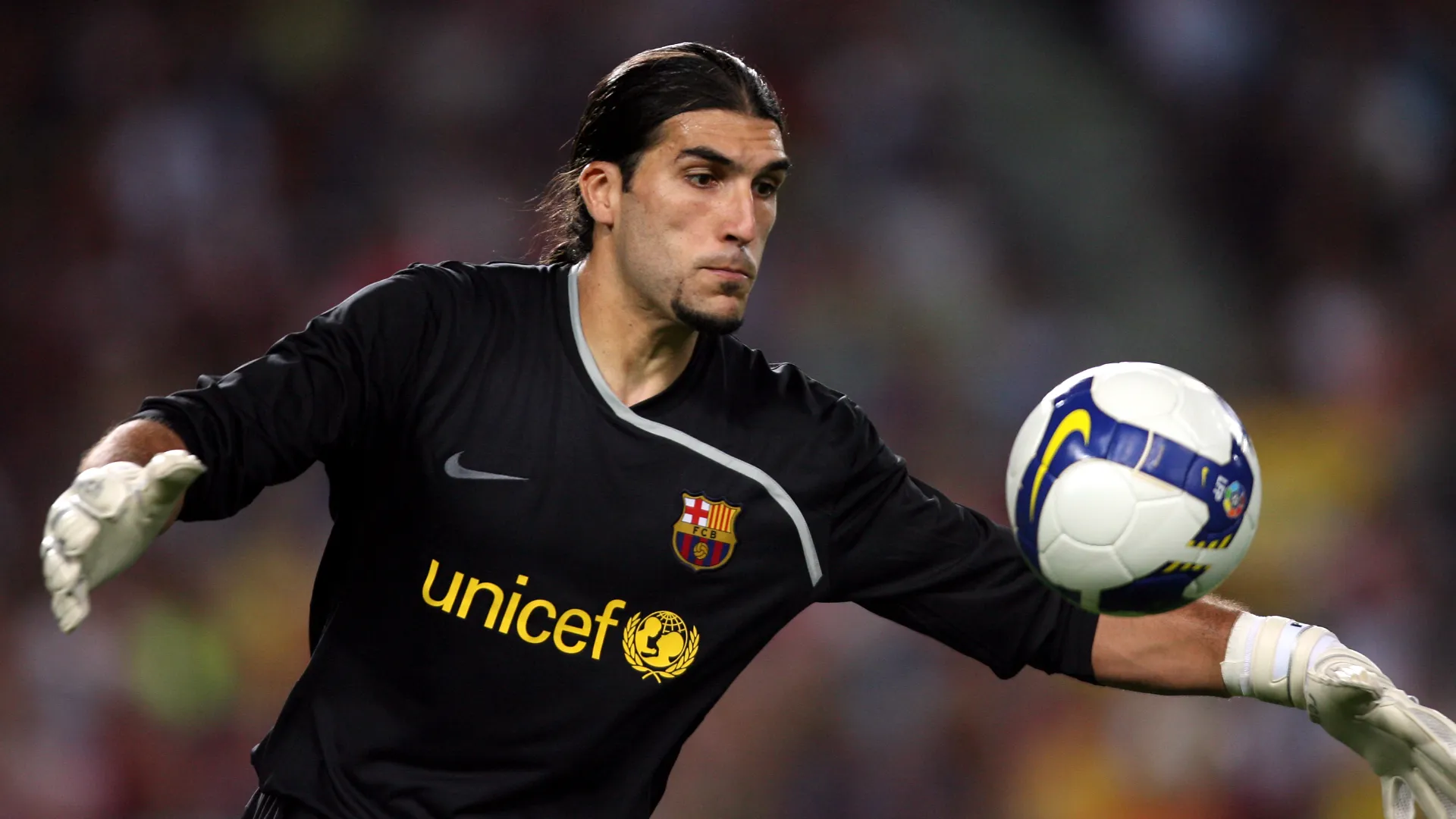 Il Barcellona ha deciso di acquistarlo nel 2008 prelevandolo dal Celta Vigo
