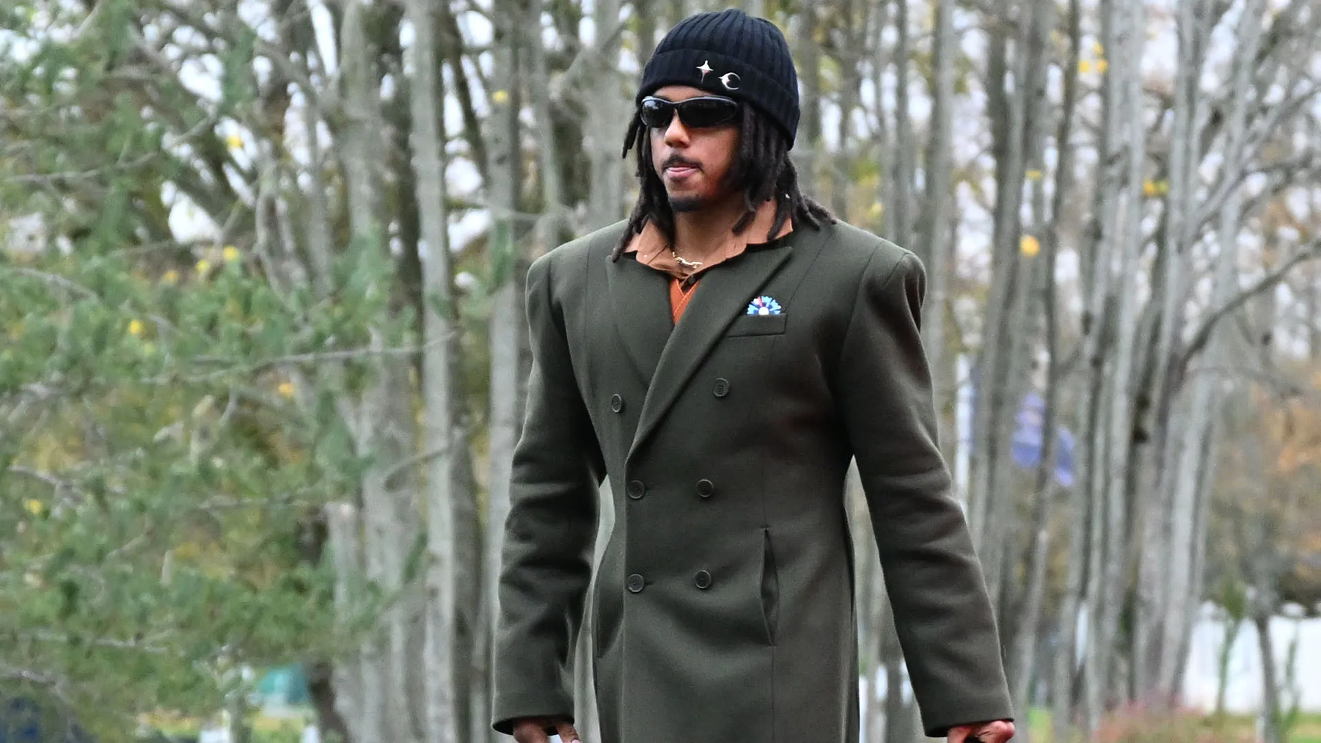 La Francia sfila di nuovo a Clairefontaine: lezione di stile o abiti stravaganti? Le immagini