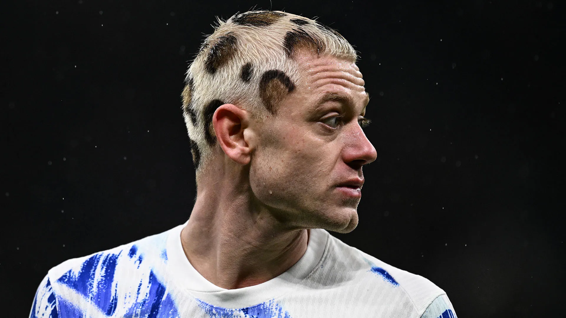 Sui social il suo look è diventato subito virale