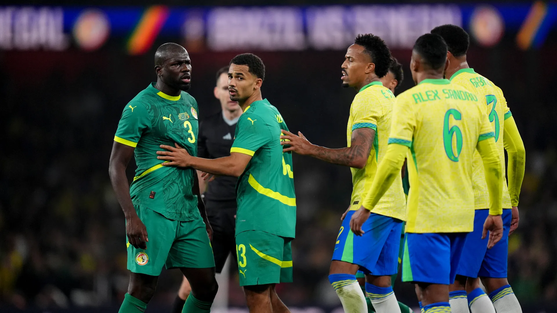 Sono intervenuti altri giocatori per placare Kalidou Koulibaly