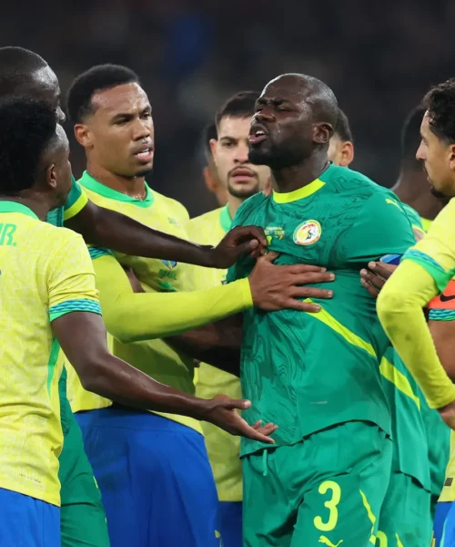Kalidou Koulibaly perde la testa con le stelle brasiliane. Foto