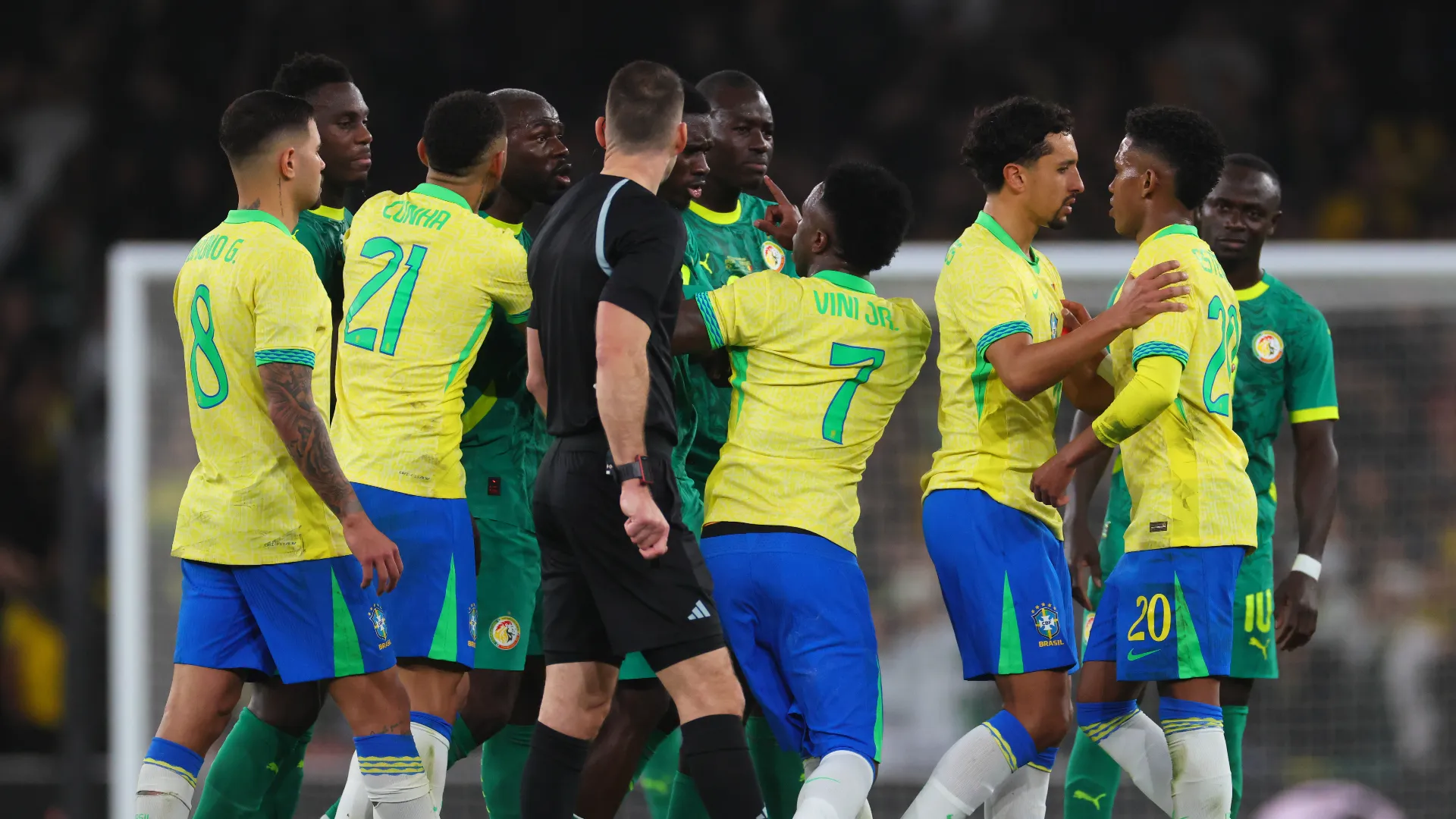 Kalidou Koulibaly perde la testa con le stelle brasiliane