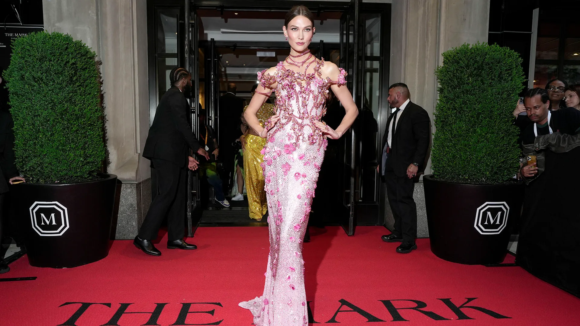 È anche una donna d'affari e presiede un'importante società di media