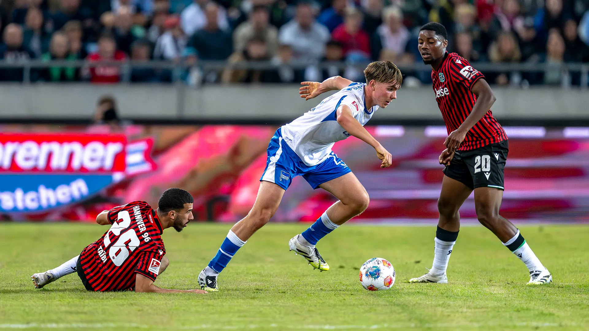 Dopo aver esordito nella seconda giornata, ha trovato sempre più spazio ed è partito titolare in 6 delle ultime 7 partite di campionato
