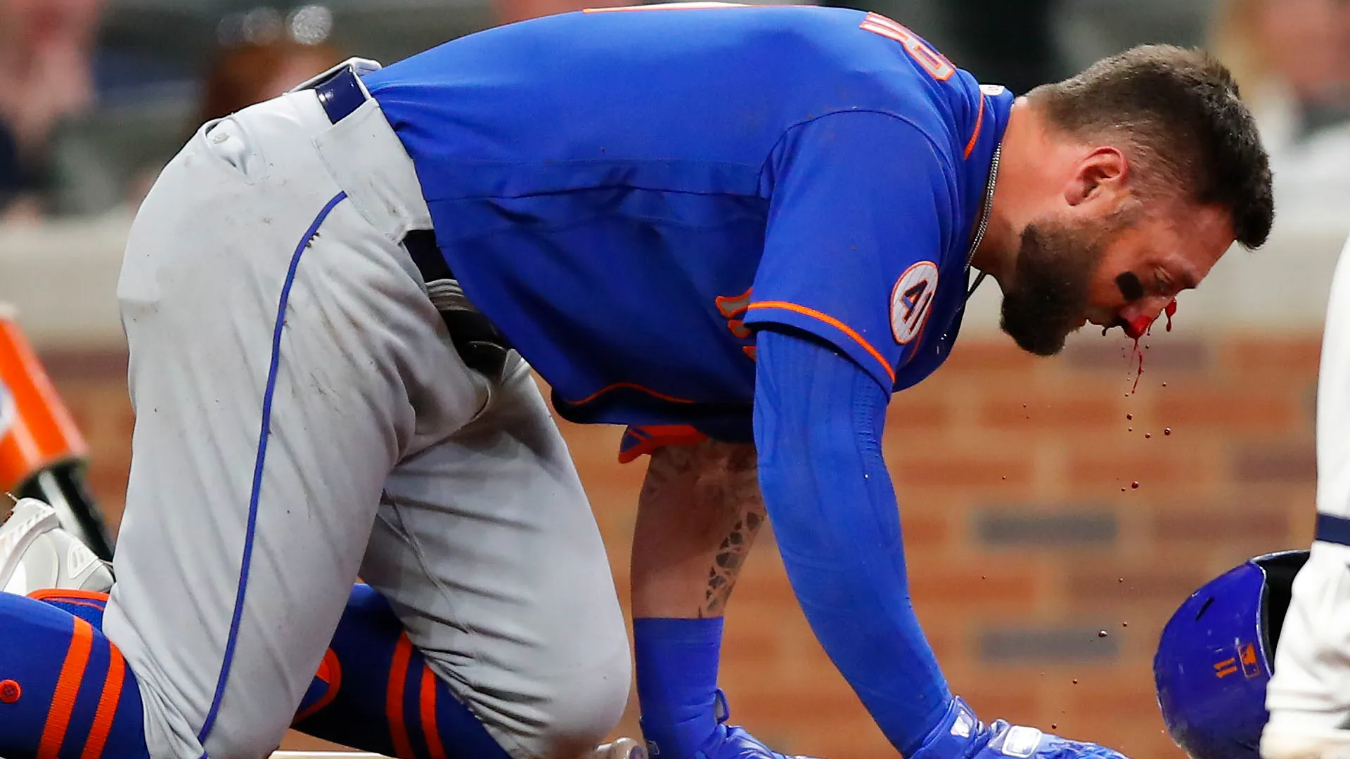 Kevin Pillar iniziò subito a sanguinare vistosamente dal naso
