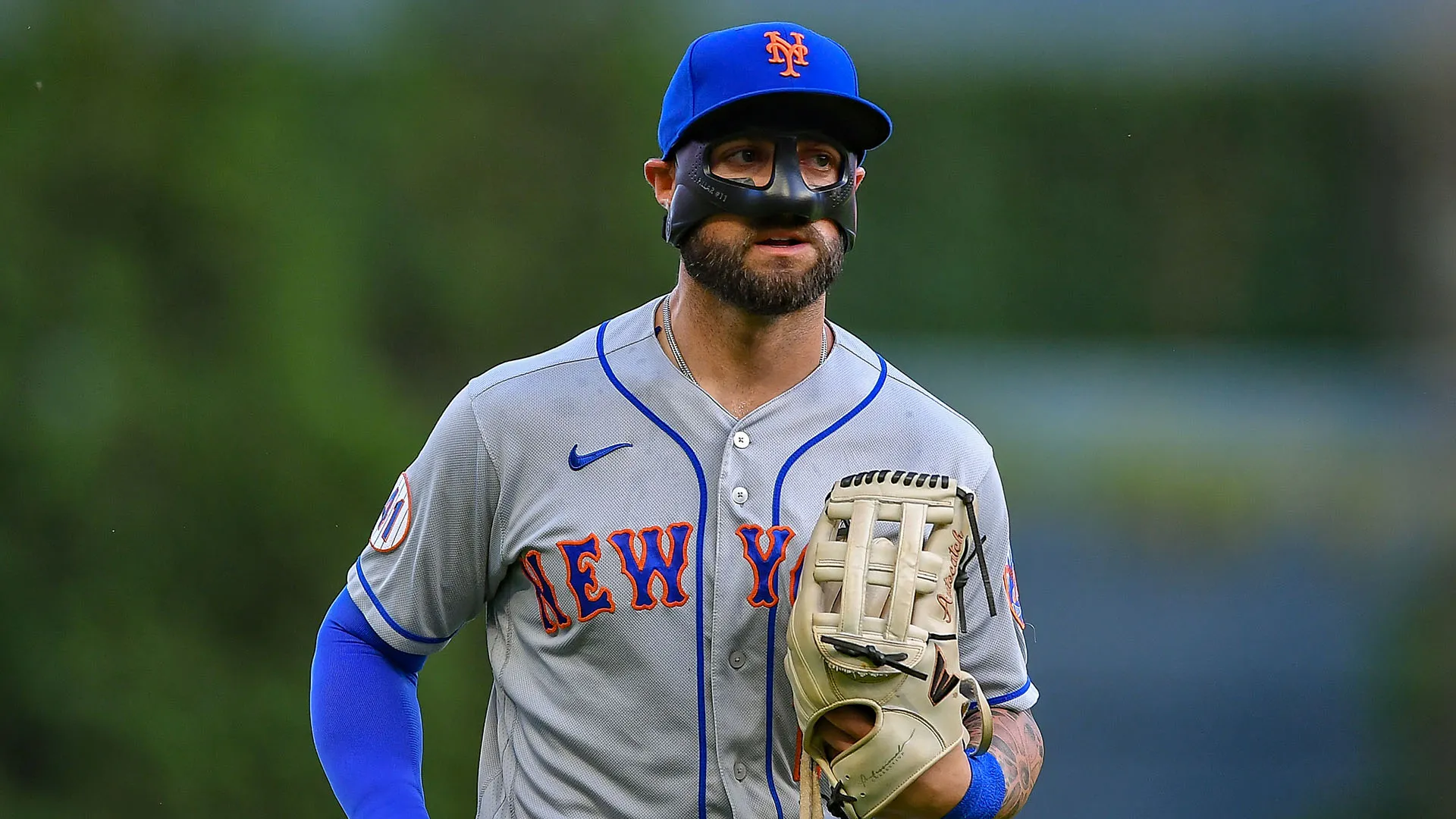 Tornò in campo solo tempo dopo con una maschera protettiva
