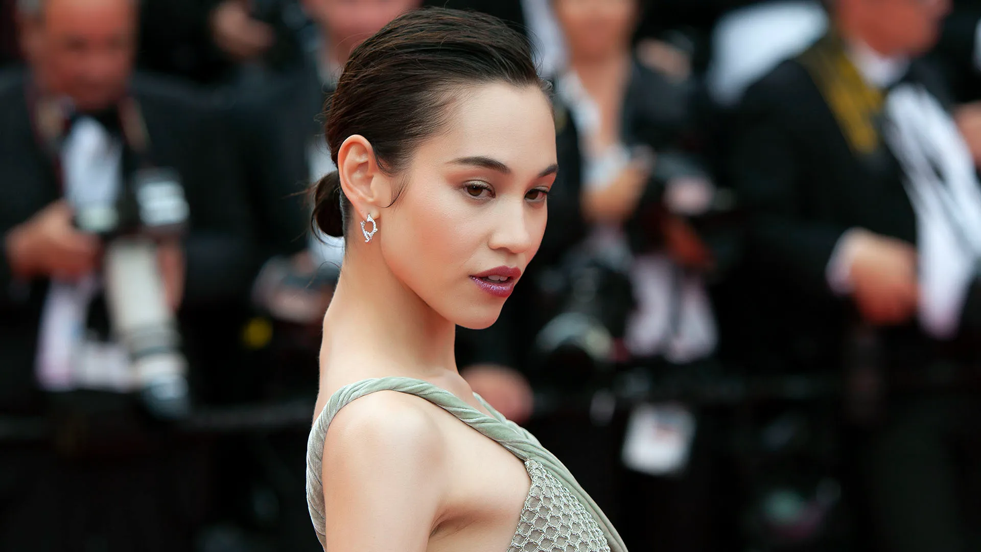 Ha debuttato come attrice nel 2010 nel film Norwegian Wood
