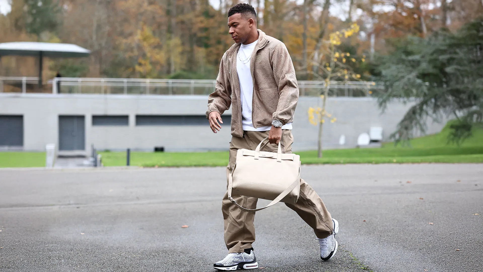 La stella Kylian Mbappé è arrivata a Clairefontaine