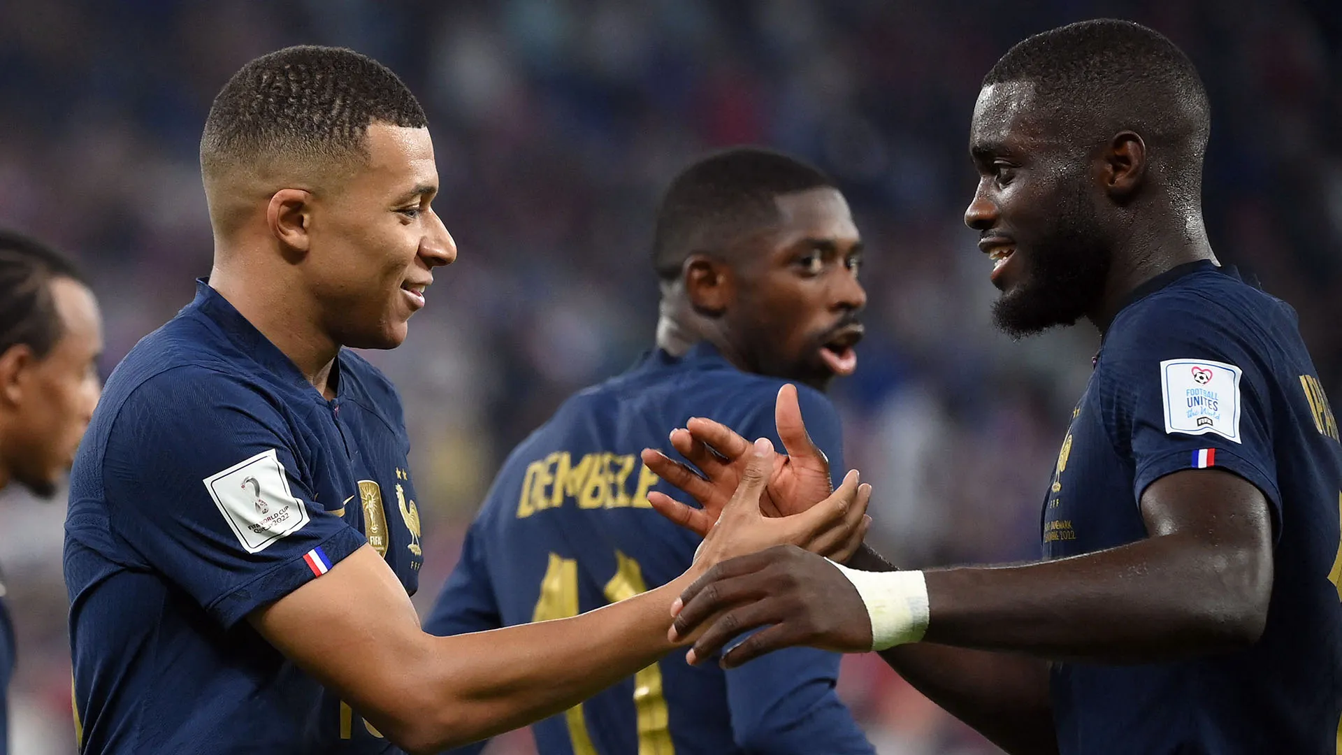 Upamecano non ha ancora deciso se restare al Bayern Monaco, ma in questi giorni ha elogiato l'attuale tecnico Kompany