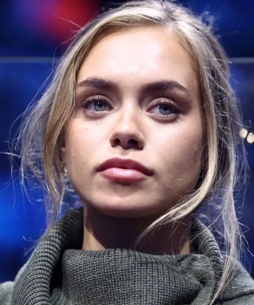 Jannik Sinner vince ancora, Laila Hasanovic se lo mangia con gli occhi: foto