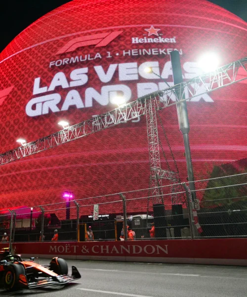 Lando Norris in pole position, Ferrari da incubo a Las Vegas