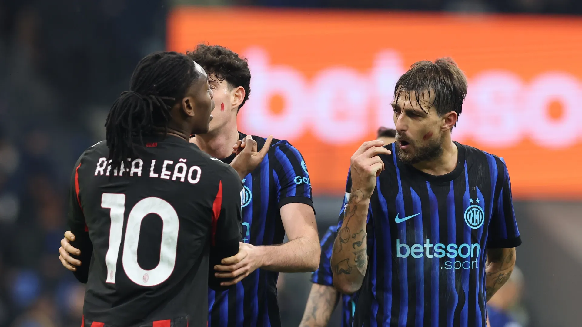 Allegri ha avuto da ridire anche sulla marcatura stretta di Acerbi su Leao