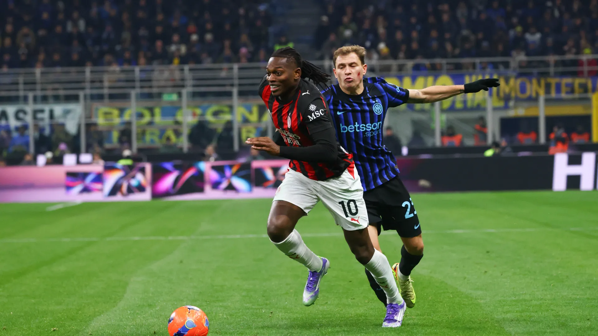 L'allenatore del Milan si è infuriato per l'ammonizione di Leao per il fallo su Barella