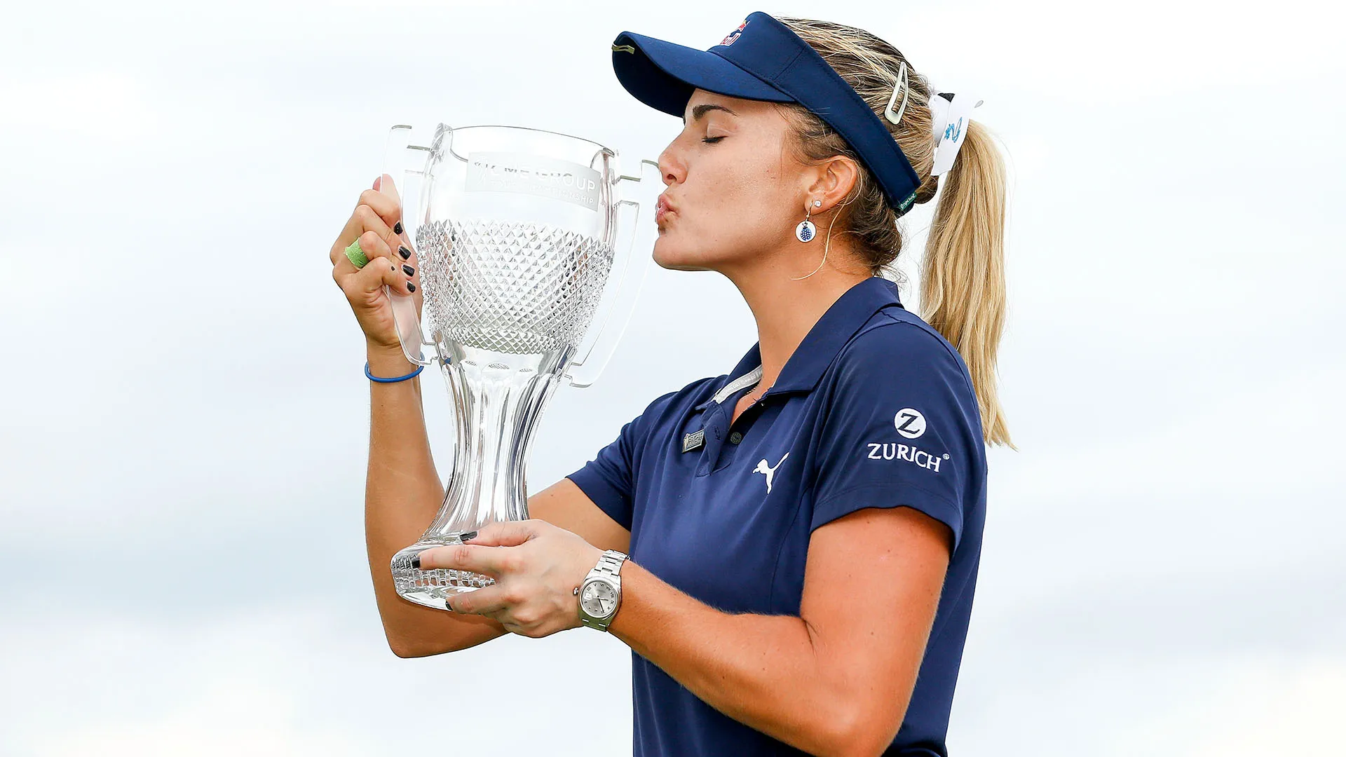 Nel 2017 a avviato un'iniziativa caritatevole in collaborazione con la Navy SEAL
