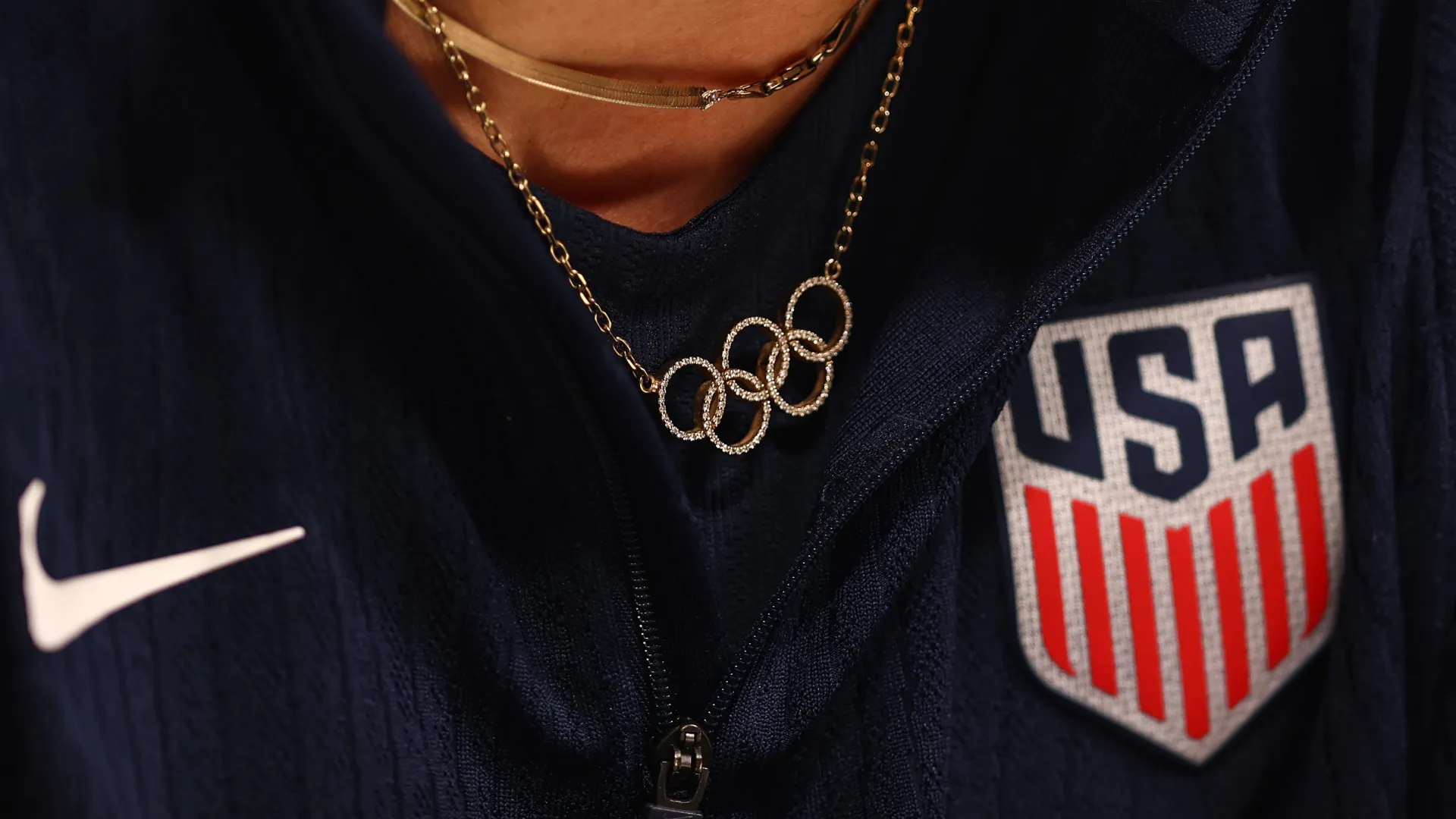 Assume un ruolo centrale nella fase di transizione della squadra post-giocatrici storiche.