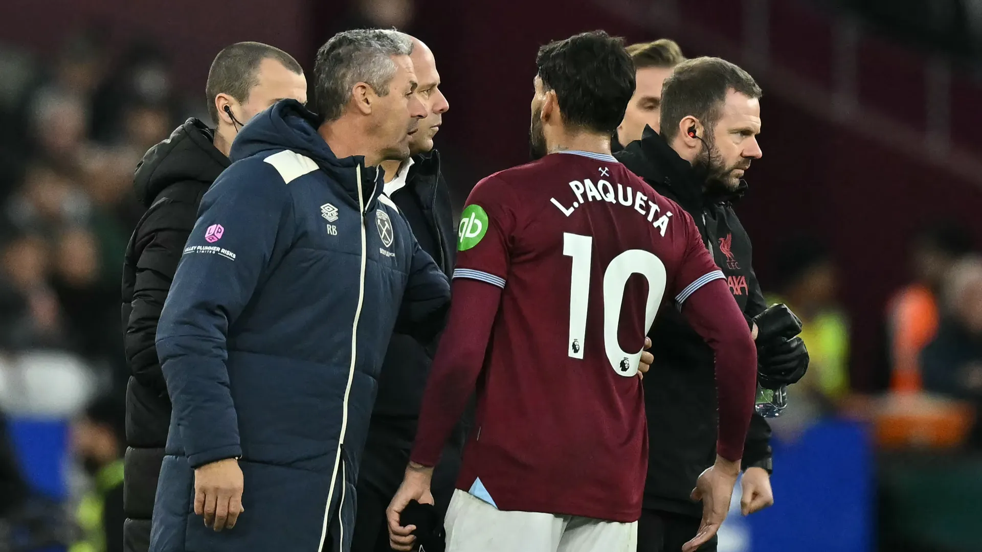 Molti tifosi del West Ham sui social hanno criticato il brasiliano...
