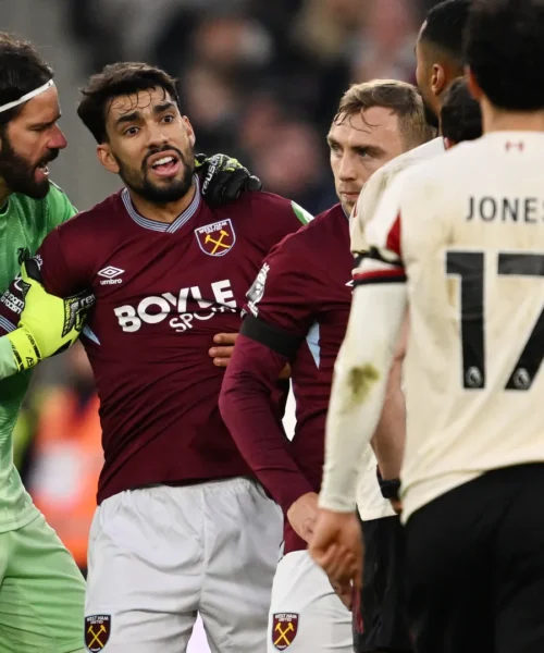 Lucas Paquetá perde la testa e si scaglia contro l’arbitro: le foto