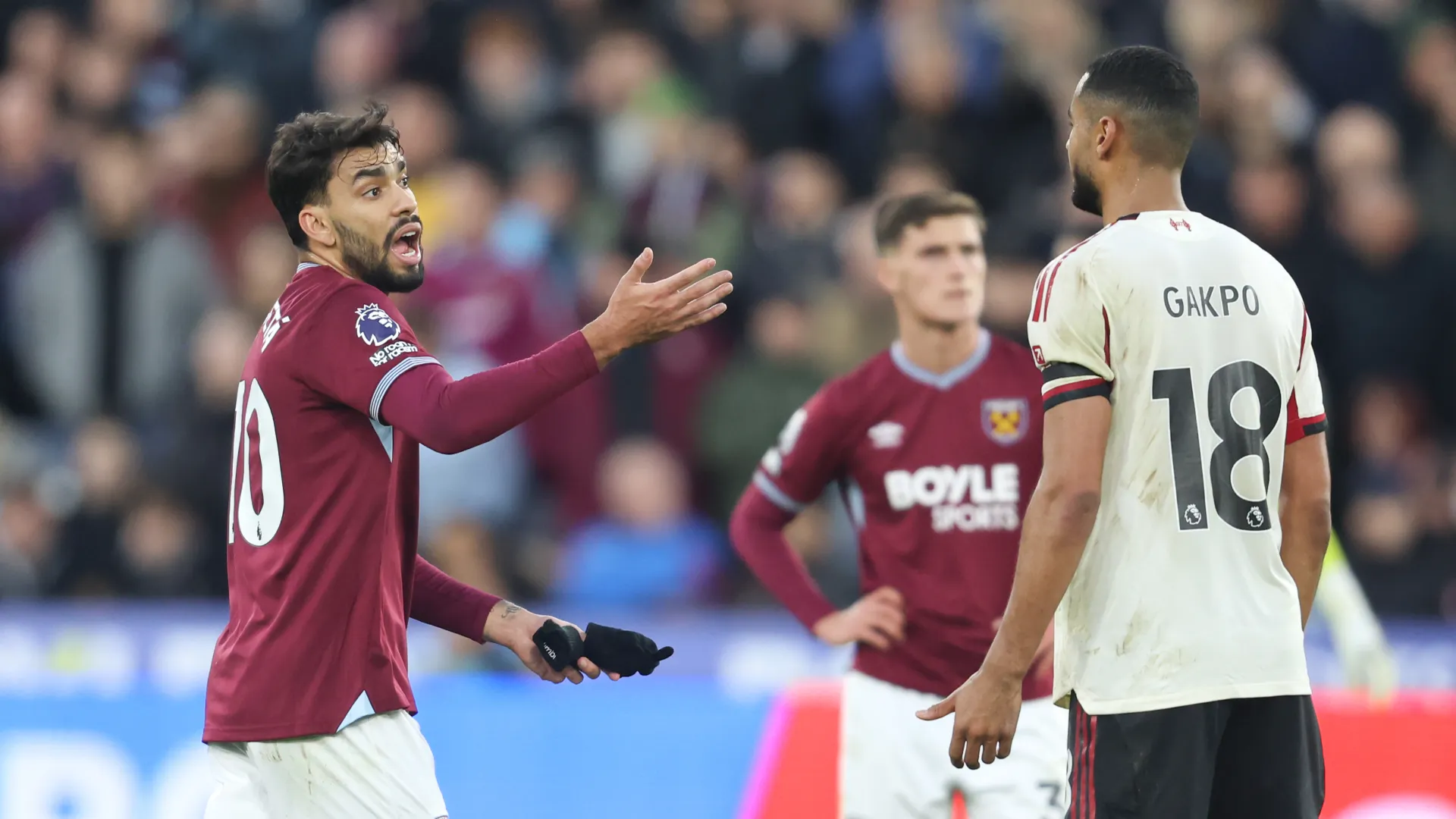 Nervi tesissimi per il campione brasiliano del West Ham nella sfida con il Liverpool
