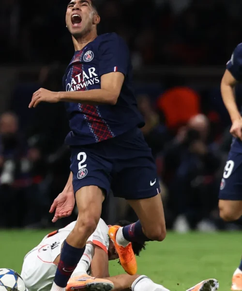 Luis Diaz spedisce Hakimi in infermeria dopo questo tremendo fallo. Foto