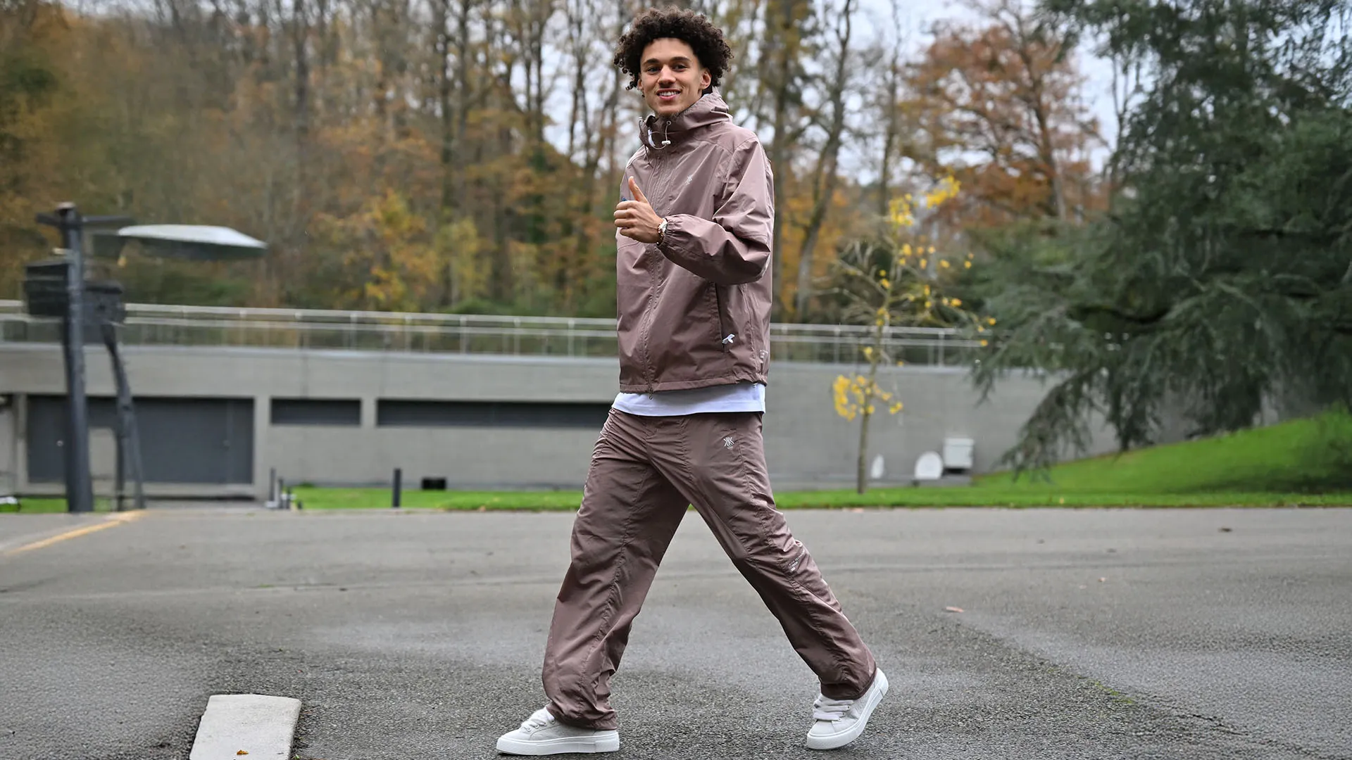 Maghnes Akliouche arriva nella sede del ritiro